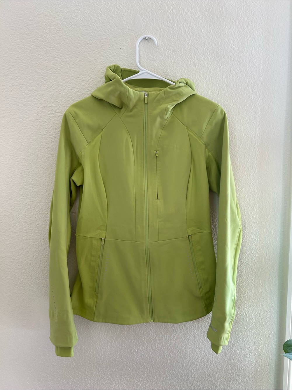 Women's Luluemon Cross Chill Performance Jacket - Lime Green